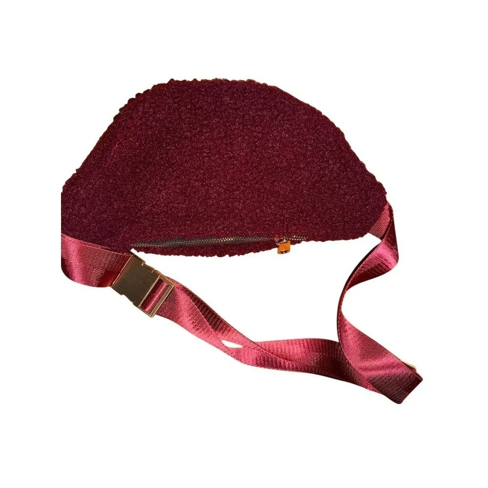 Bearpaw Fanny Pack Belt Bag Womens Burgundy Adjust Strap Gold Hardware‎ Sherpa